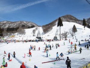 関西から日帰りで行けるおすすめのゲレンデ5選 スノボ スキー 子供も楽しめる トレンドインフォメーション